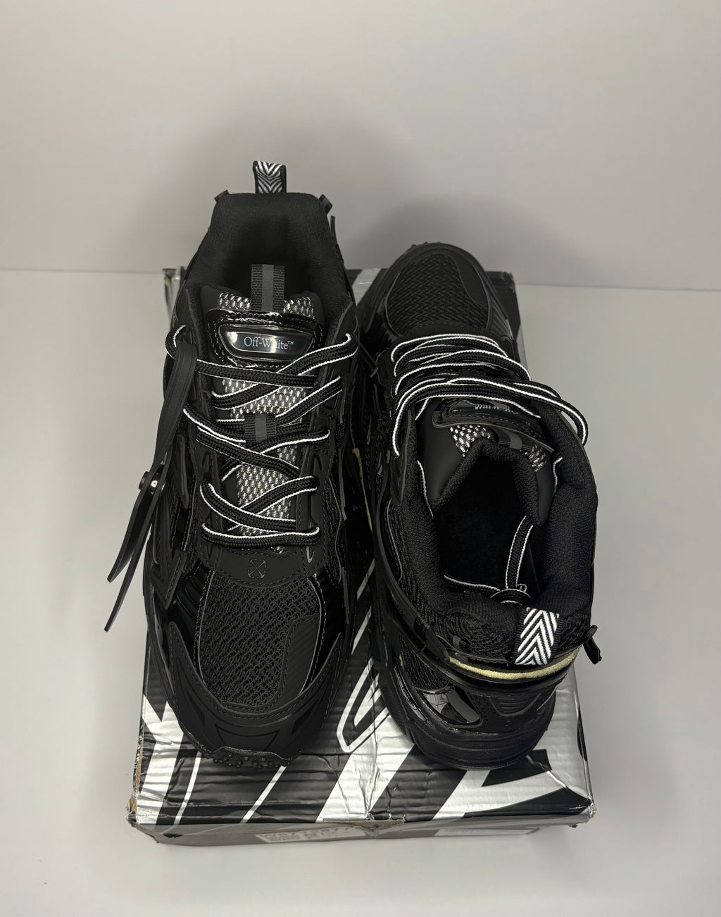 Off White “Be Right Back” (Black)