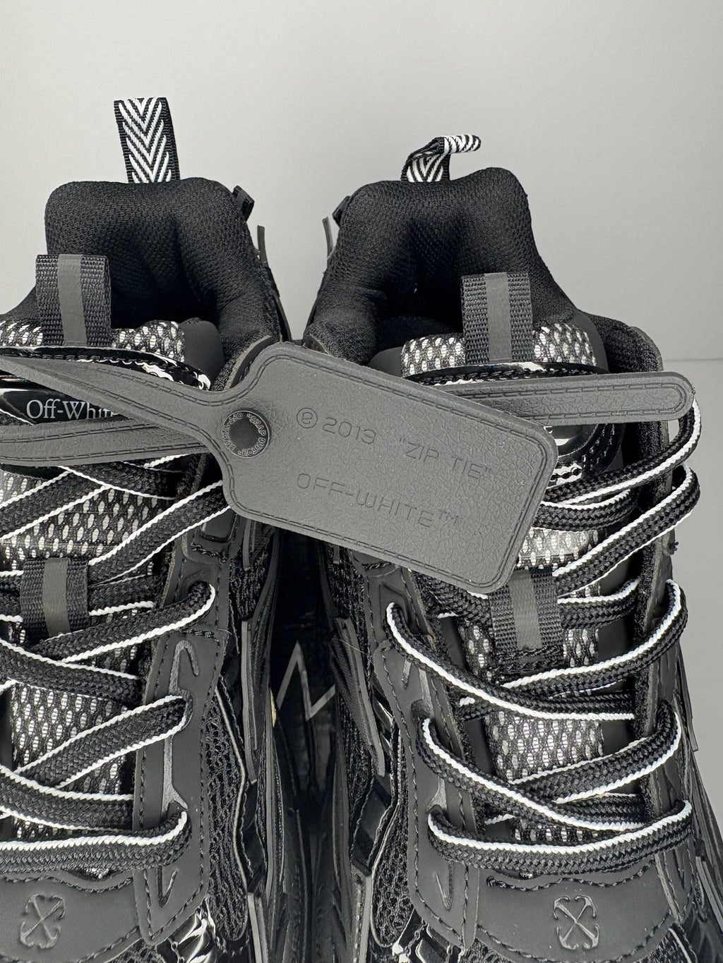 Off White “Be Right Back” (Black)