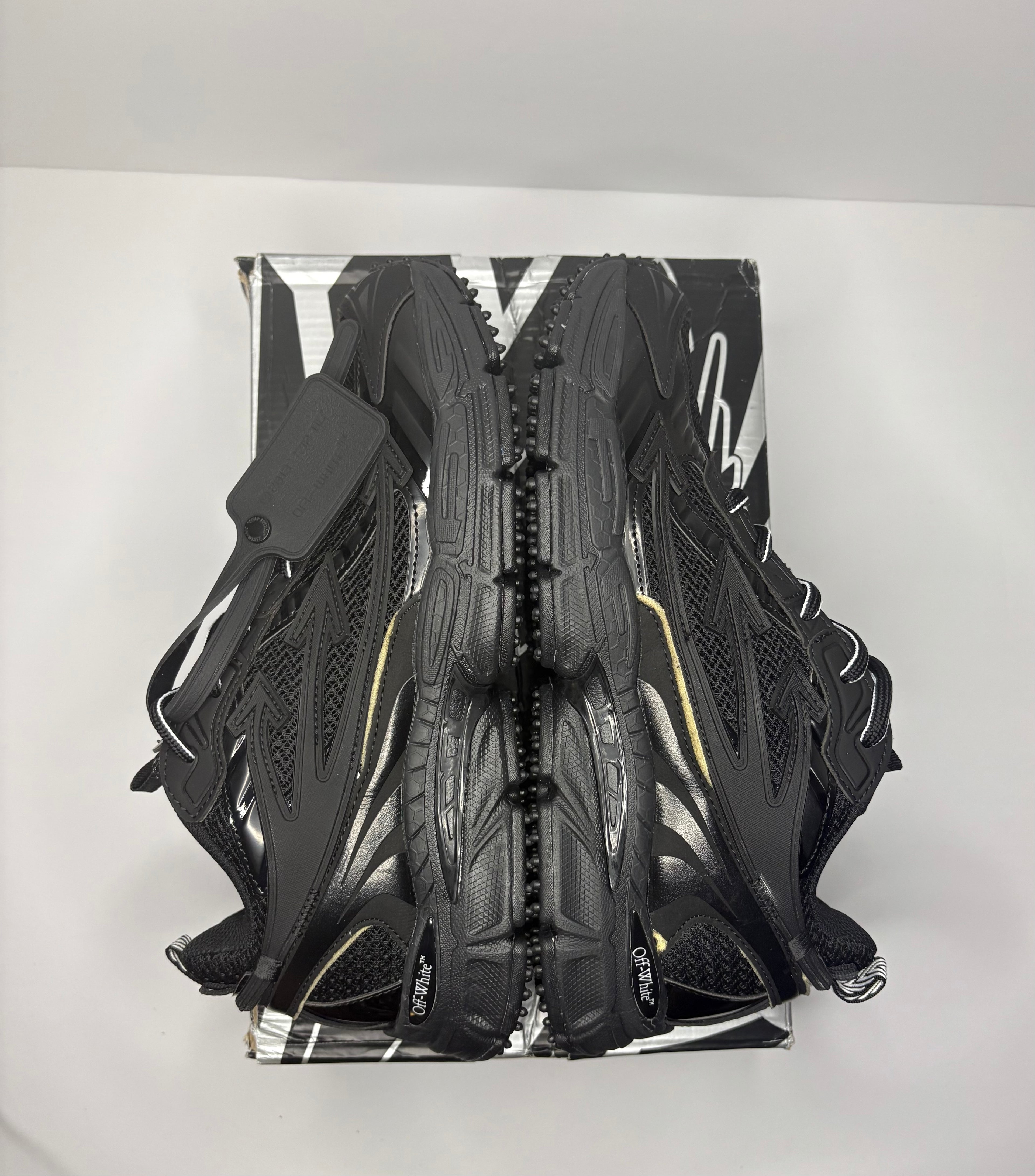 Off White “Be Right Back” (Black)